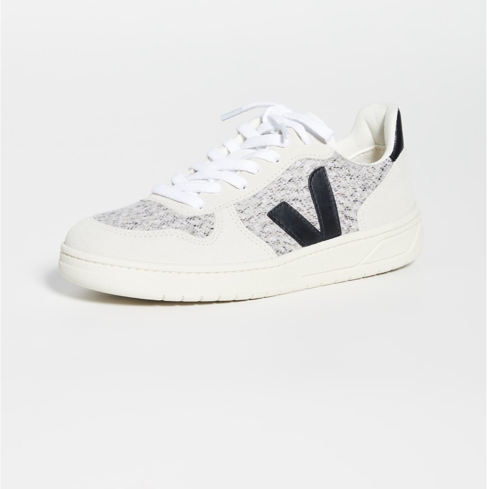 Veja V-10 Flannel Snow Sneakers Size 9 like new condition